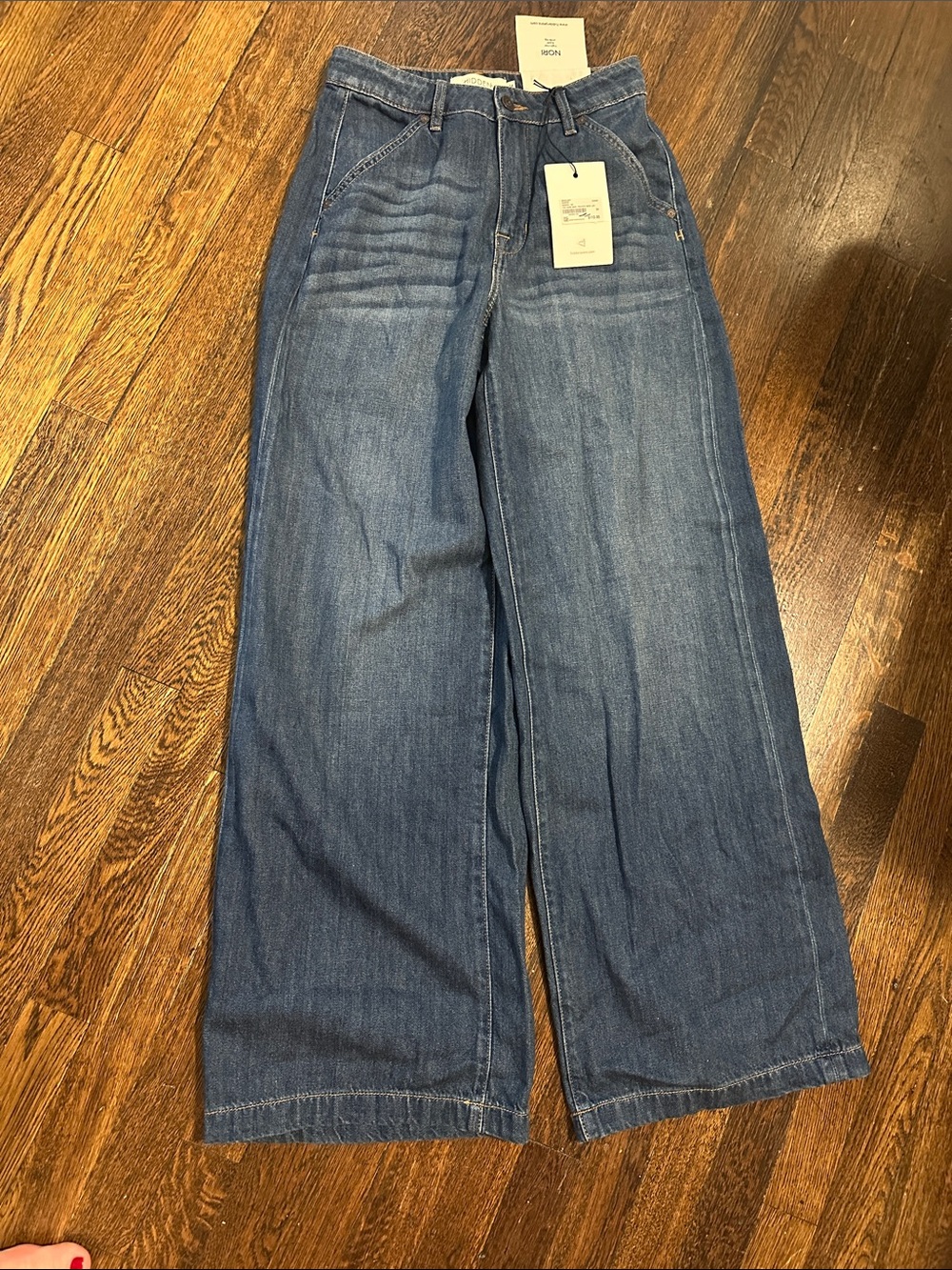 Classic Wide-Leg Denim Jeans in Medium Blue